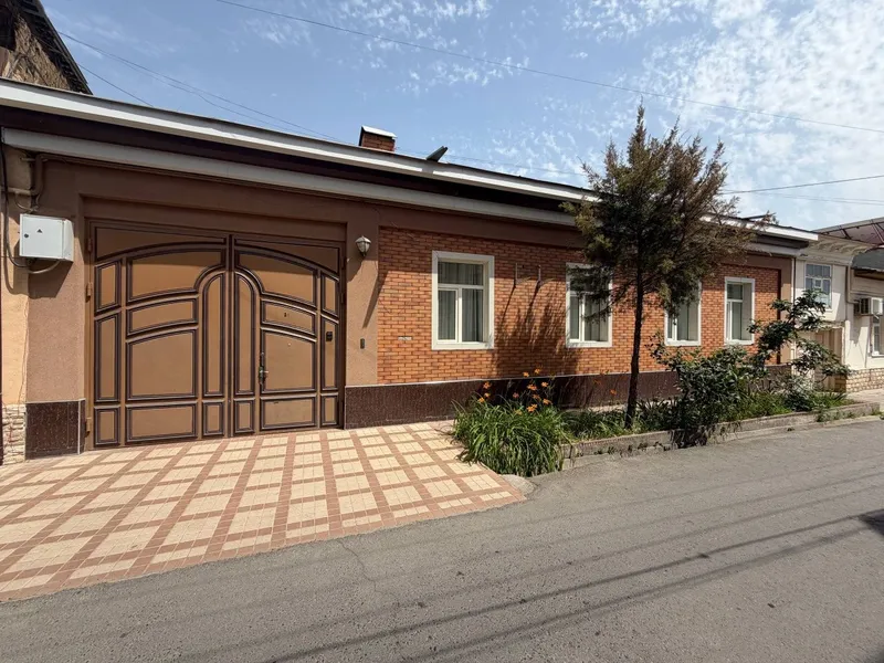 Arenda uchaska 3.3 soti 5 xona Aloqa Afsonani orqasida pustoy xolatda