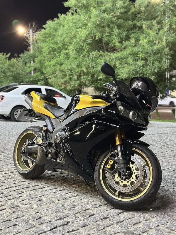YAMAHA R1 2007yil karbon detala bor — фото 2