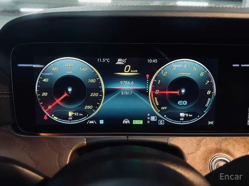 Mercedes-Benz E-Class E300e 4MATIC Exclusive 6 Mercedes-Benz E-Class E300e 4MATIC Exclusive 6