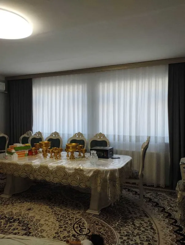 Mebel zalga stol va 12 ta stullar 2 Mebel zalga stol va 12 ta stullar 2