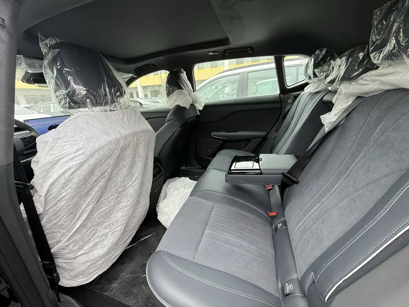 Voyah courage (4WD) 570 km Elektr Full 6 Voyah courage (4WD) 570 km Elektr Full 6