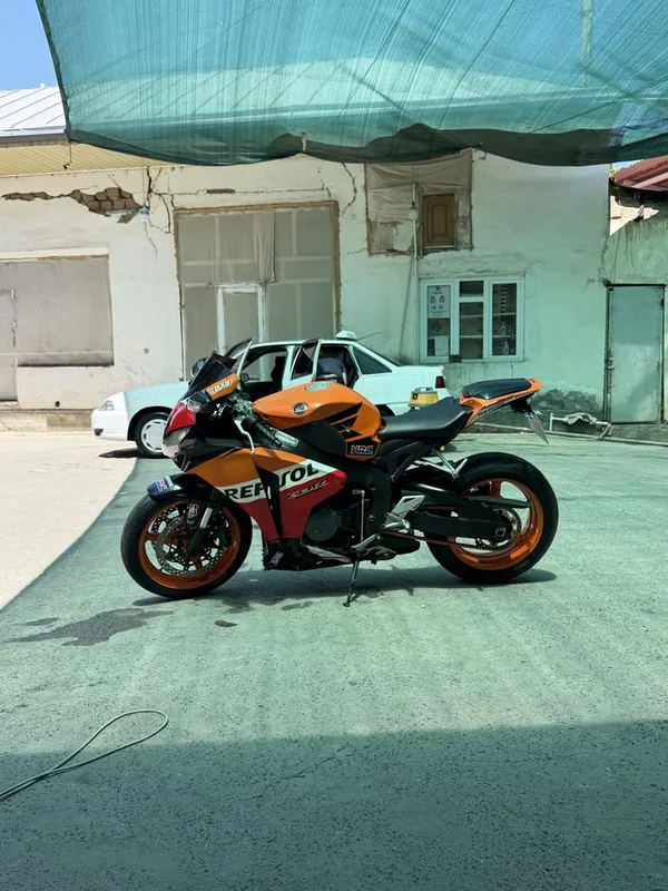 Honda CBR1000rr 7 Honda CBR1000rr 7