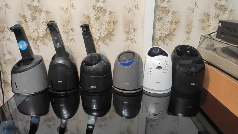 Braun "Clean & Charge" station - базы для зарядки и чистки бритв