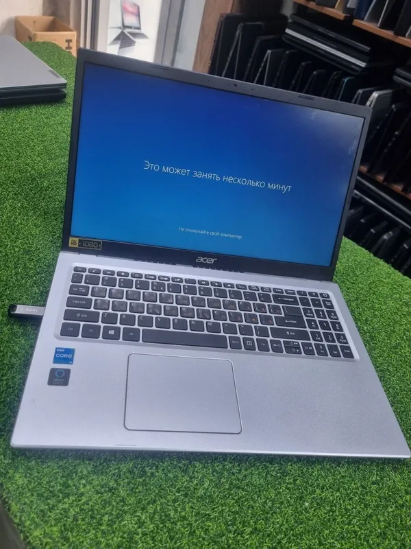 Lenovo noutbuk Core i3 11-avlod 8GB RAM 128GB SSD ideal holat 1 oy kaf