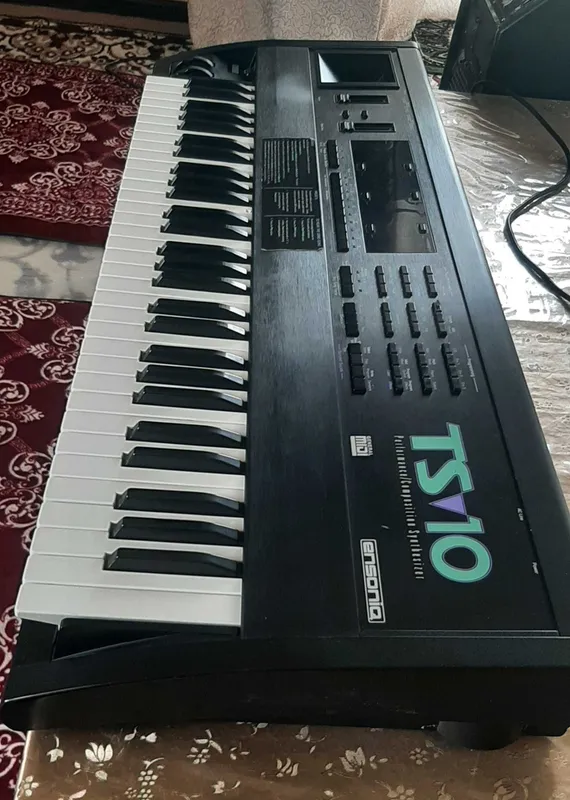Ensoniq TS 10 + qattiq keys. 3.05 versiya. Xolati tiniq Ensoniq TS 10 + qattiq keys. 3.05 versiya. Xolati tiniq