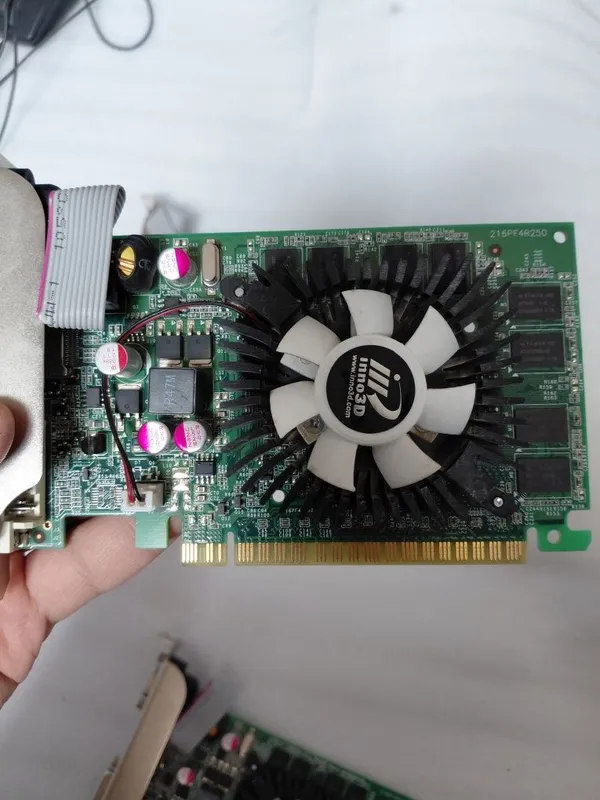 Видеокарта сатылады. Nvidia GeForce 210 1GB