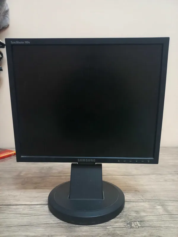 Kompyuter monitor prosessor komplekt sotiladi.