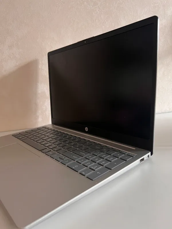 HP noutbuk 15 Silver — фото 1