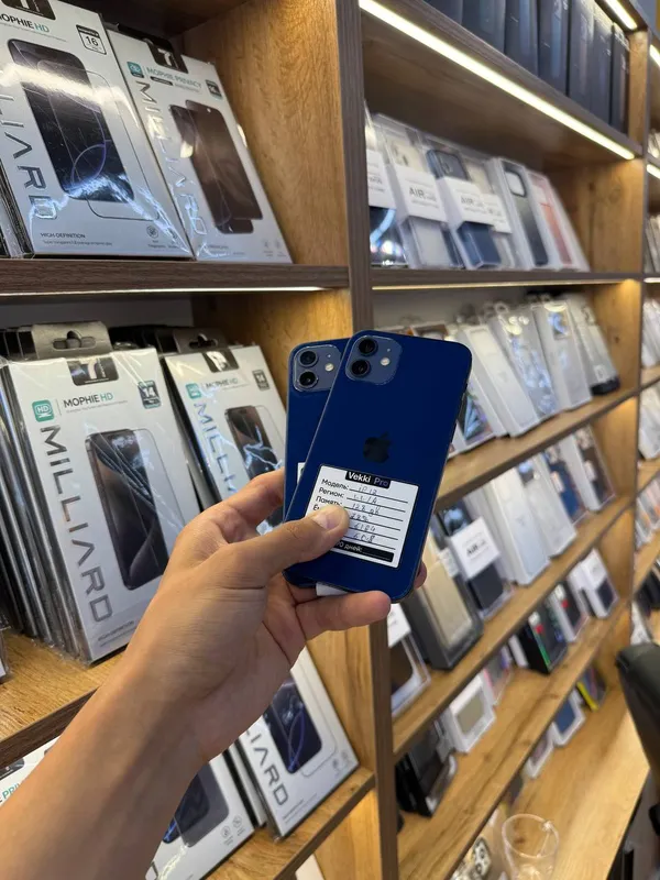 iPhone 12 (Vekki Pro Novza) iPhone 12 (Vekki Pro Novza)