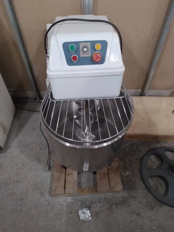 mixer xamir qoruvchi azgina ishlagan