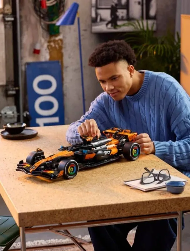 Конструктор LEGO Technic McLaren MCL39 F1 Car (1675 деталей) 8