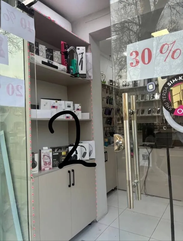 Telfon aksessuarlar uchun  mebel sotiladi