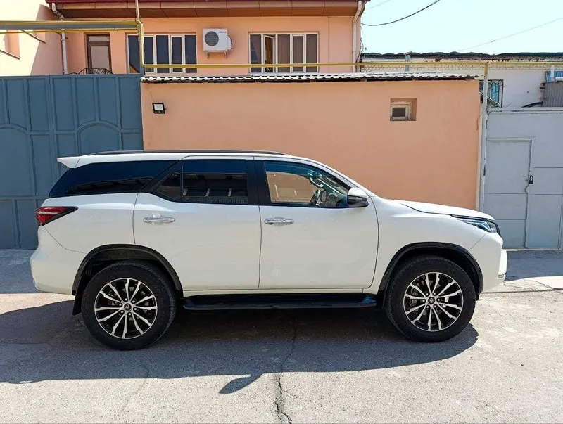 Toyota Fortuner Надёжный Внедорожник 7 мест — фото 1 Toyota Fortuner Надёжный Внедорожник 7 мест — фото 1