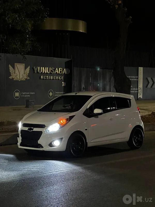 Avtomobil sotiladi Avtomobil sotiladi