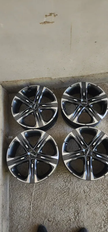 Kia K5 gt line radnoy diskasi sotiladi 18 razmeri 5x114 3 Kia K5 gt line radnoy diskasi sotiladi 18 razmeri 5x114 3