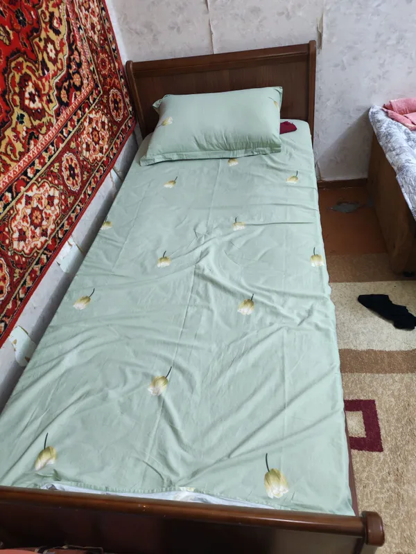 продается кровать с матрасом 2
