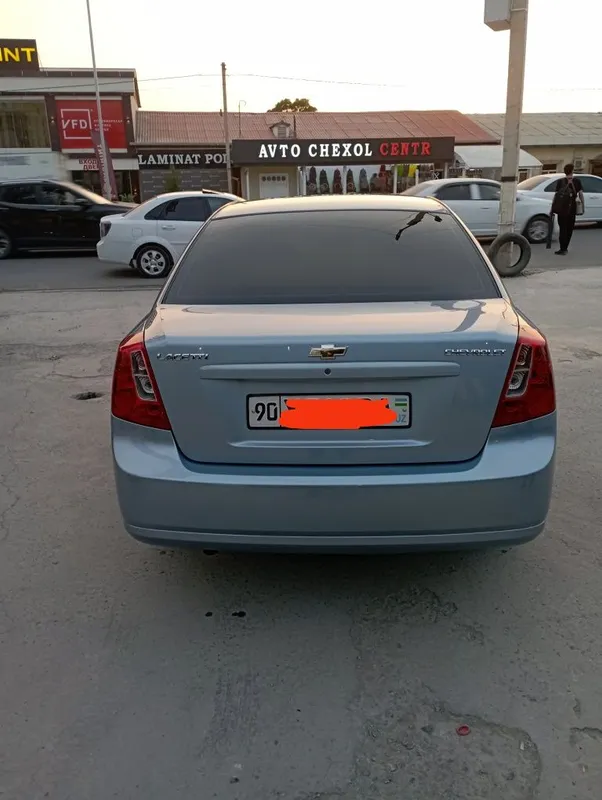 Lacetti 1.8 sotiladi 1
