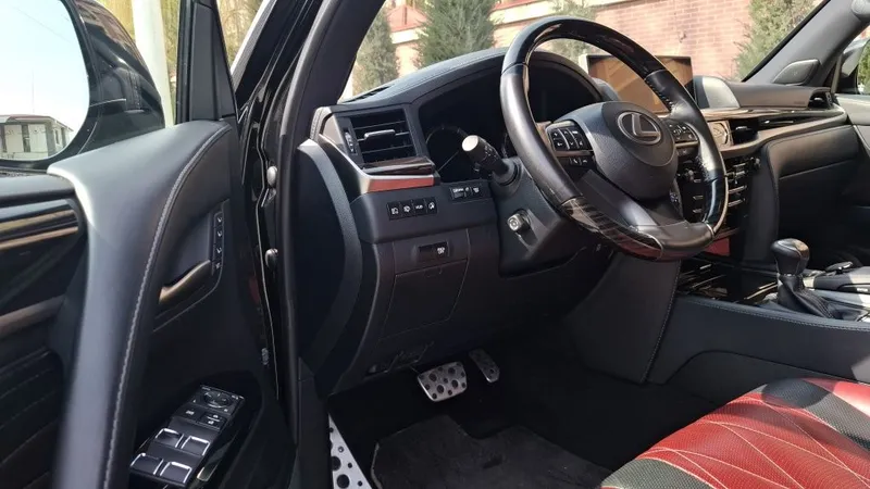 Lexus LX 570 Kuro Black Edition. Насия. савдо берлади — фото 2