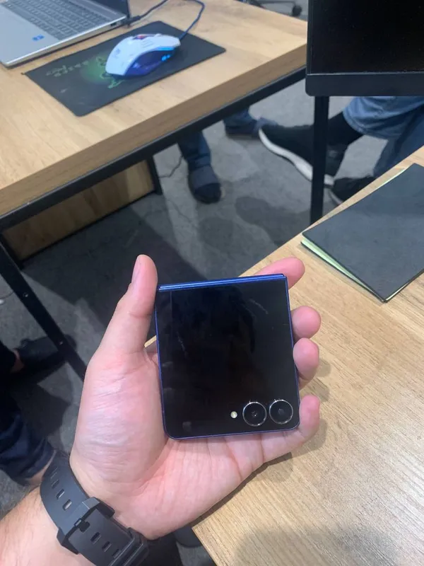 Samsung Galaxy Z Flip 7 1