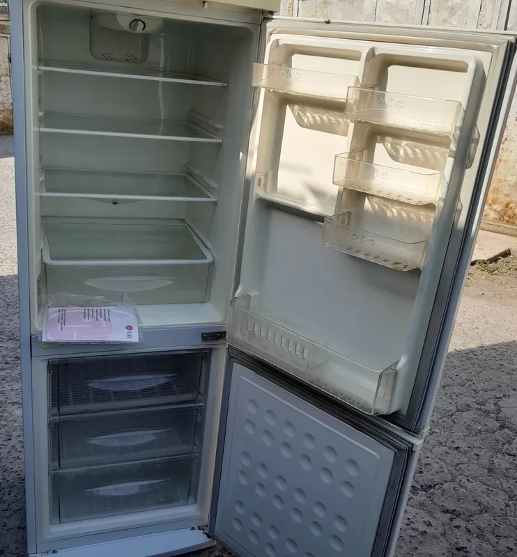 Продаётся Холодильник Лж, заводской. 2 Продаётся Холодильник Лж, заводской. 2