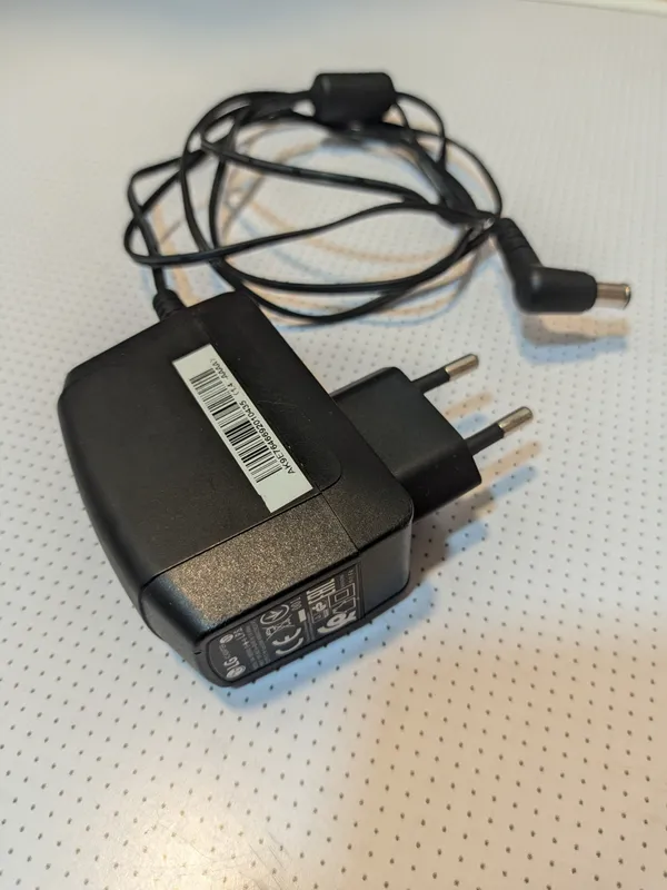 LG 19V 0.84A quvvat manbai adapteri. Adapter. 2