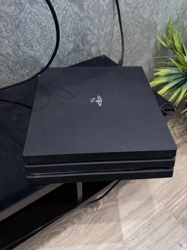 Продается Playstation 4 pro 1 Продается Playstation 4 pro 1