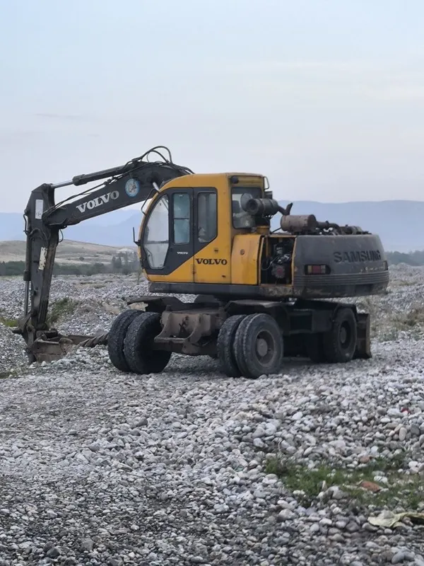 Excavator sotiladi — фото 1