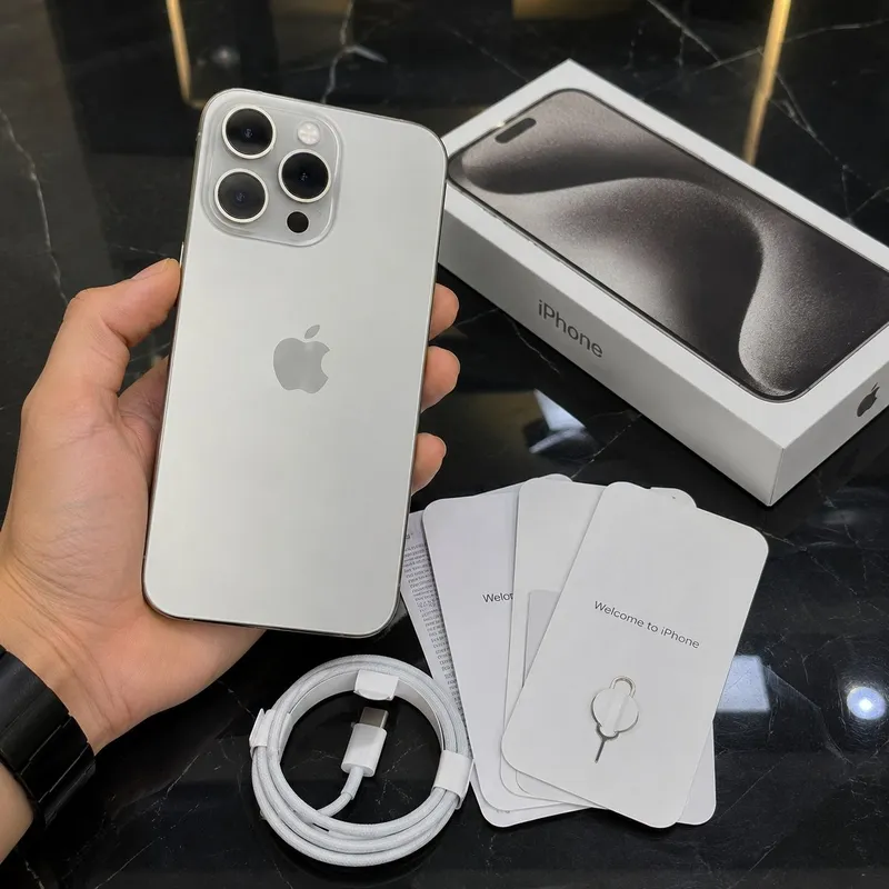 iPhone 15 Pro Max 256GB titanium 1