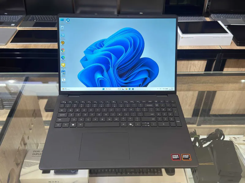 DELL 16 DC16255 Ryzen 7 250 RAM 16 SSD 512