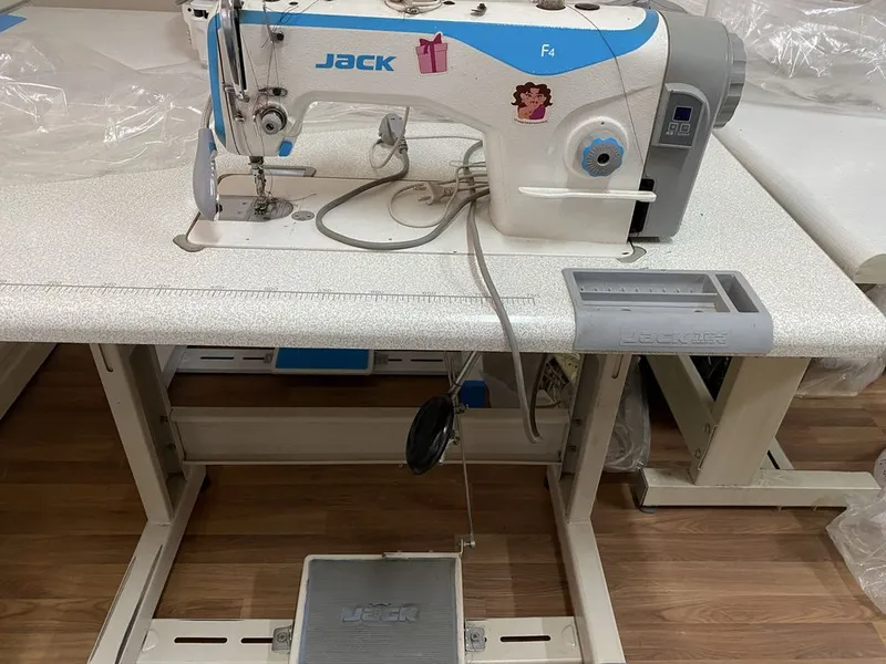 Продам швейные машинки Jack 1