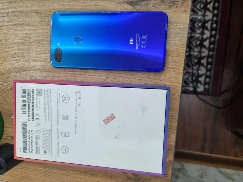 Mi 8 lite telefon sotiladi 4/64GB Xolati yaxshi Narxi 700ming Tel 94 — фото 1