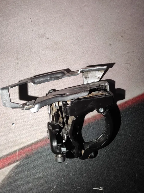Shimano Altus oldingi uzatgich. 3 Shimano Altus oldingi uzatgich. 3