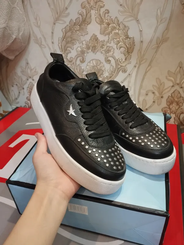 кроссовки