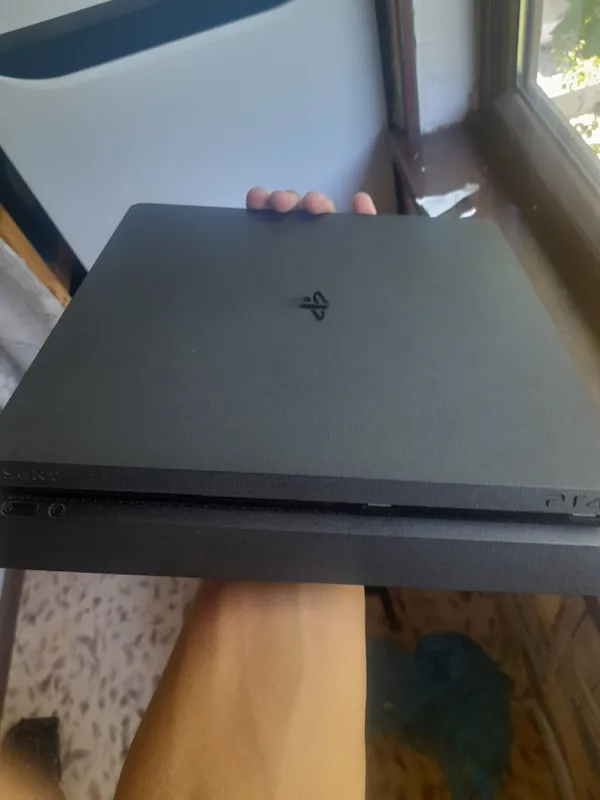 PlayStation 4 Slim 1 PlayStation 4 Slim 1
