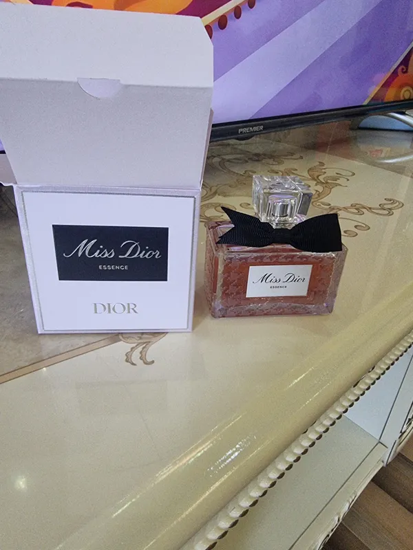продаю  оригинал зпарфюм  Miss Dior  Essence