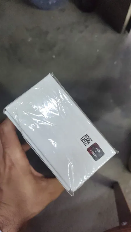 Blackberry KEYONE xotrasi 32gb rum karta 2 Blackberry KEYONE xotrasi 32gb rum karta 2