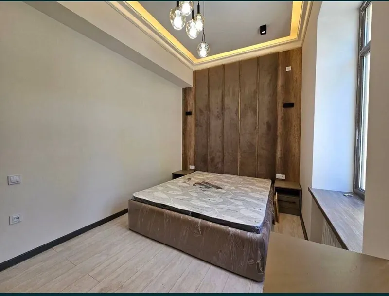 shota rustaveli haykalini oldida 2/3 qilingan 4