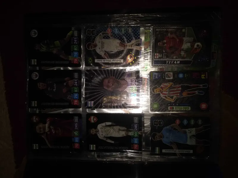 Futbol oʻyinchilari kartichkalari 1