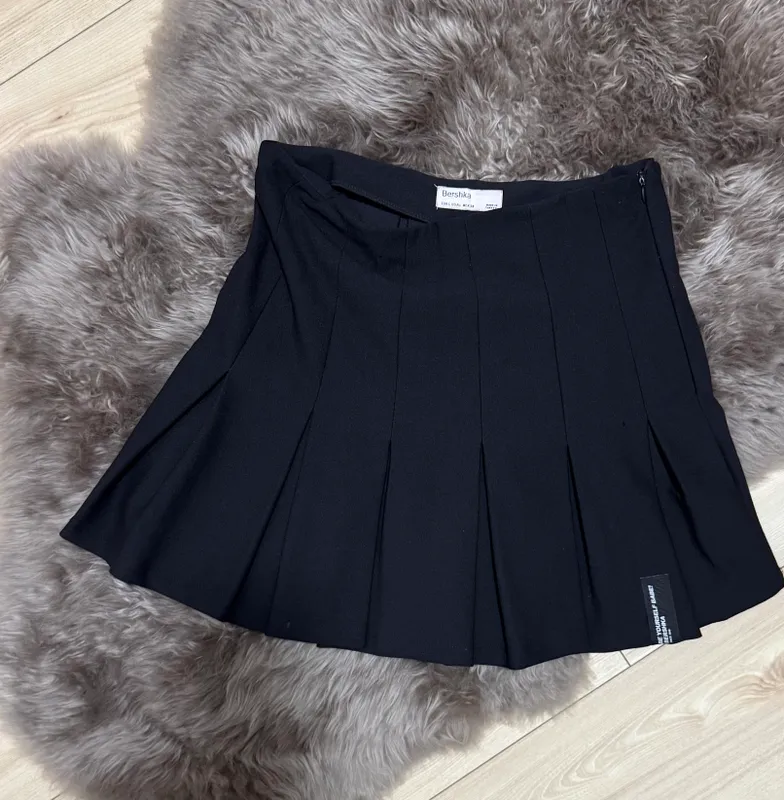 Черная мини-юбка Bershka 1
