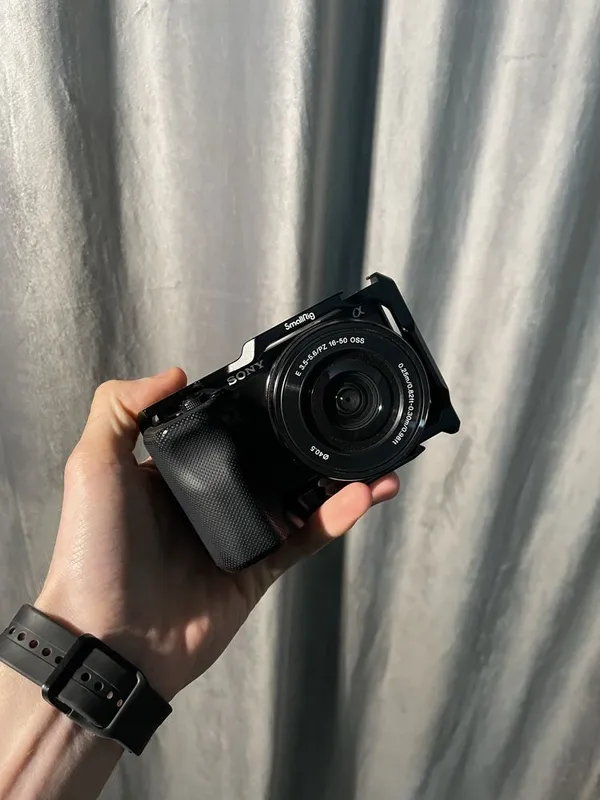 Sony ZV-E10 + клетка — фото 6