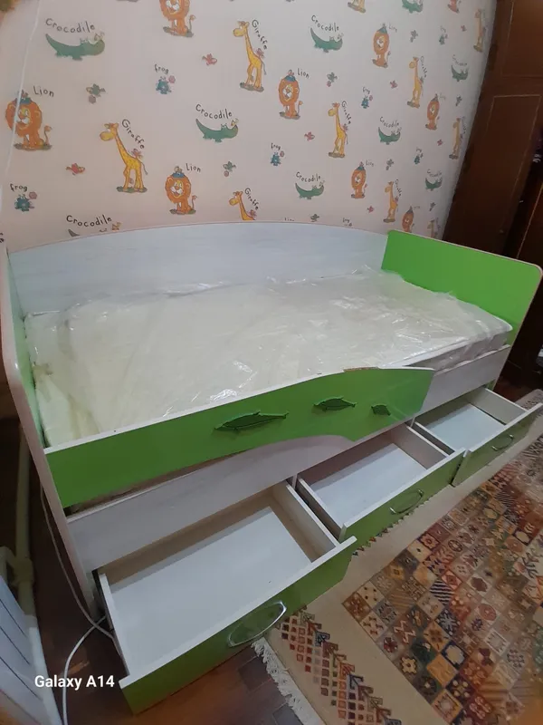 Кровать