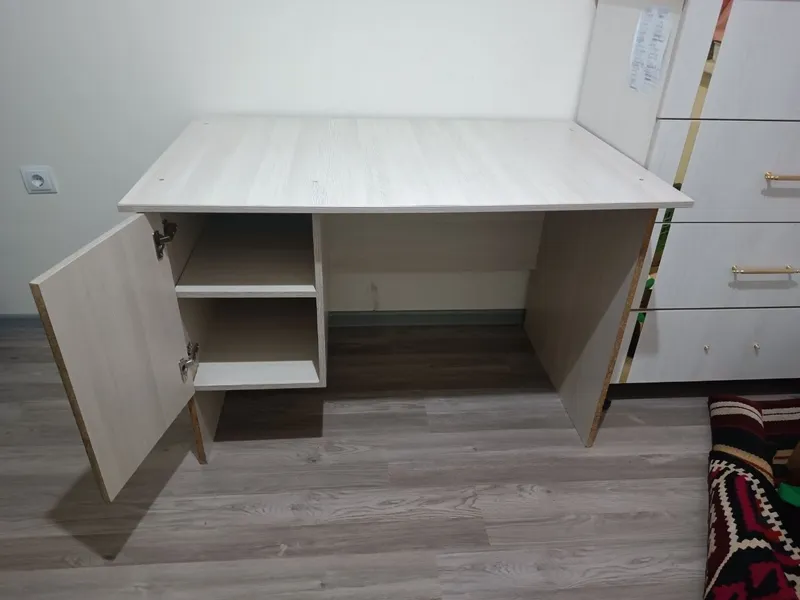 Stol sotiladi / Uy va ofis uchun qulay stol holati aʼlo 6