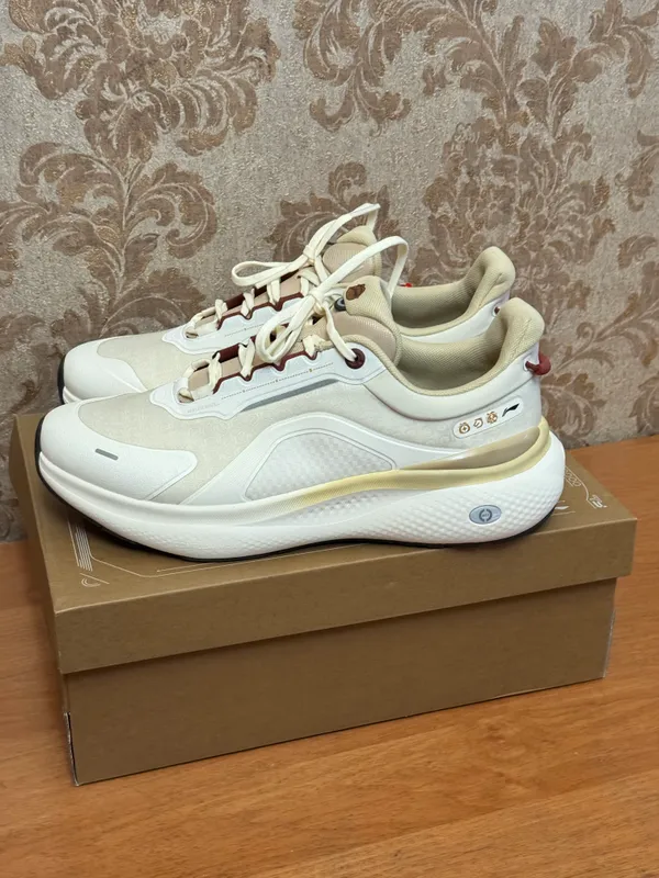 Кроссовки 46го размера от компании Li ning 2