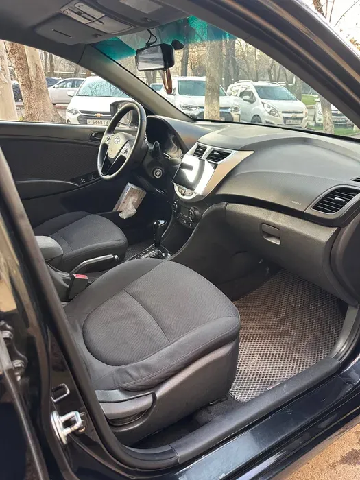 Hyundai accent 2013 4 Hyundai accent 2013 4