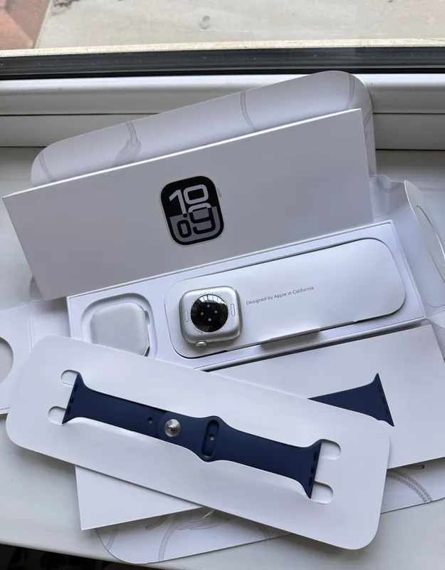 Apple Watch 10 Silver 42mm 100% 3 Apple Watch 10 Silver 42mm 100% 3
