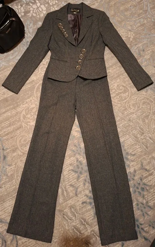 Классический женский костюм 1 Классический женский костюм 1