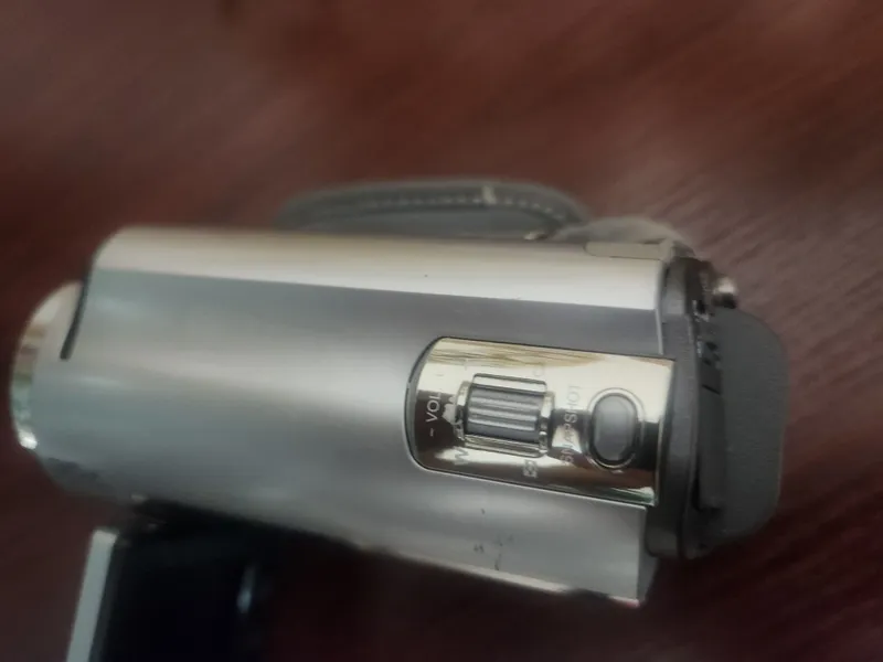 Видеокамера JVC GZ-MG630HE или Видеокамера JVC GZ-MG630HER 35x Zo 7 Видеокамера JVC GZ-MG630HE или Видеокамера JVC GZ-MG630HER 35x Zo 7