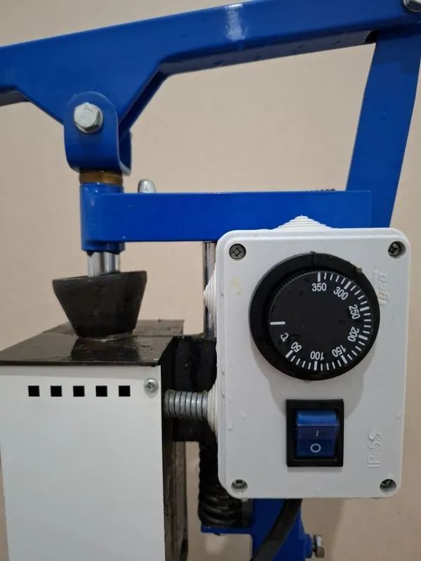 Ruchnoy plastmassa qòyadigan apparat sotiladi 5