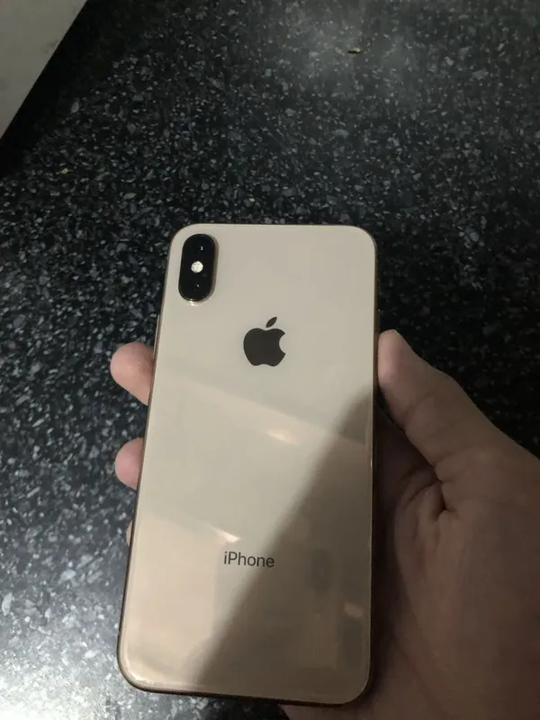 Iphone Xs tiniq holatdagisi sotiladi