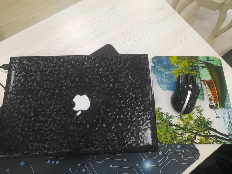 Nootbook sotiladi